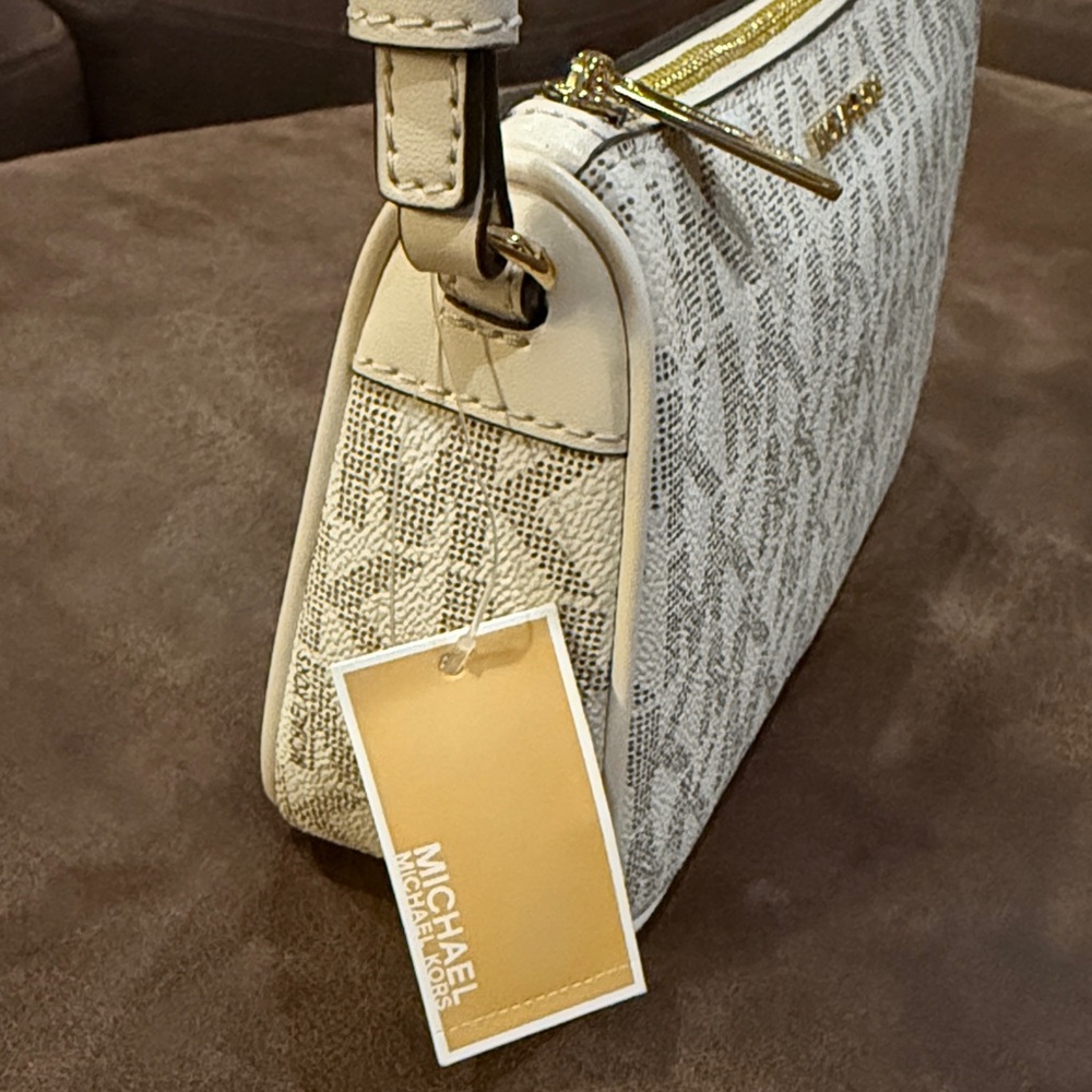 Michael Kors Jet Set Medium Signature Pouchette - Picture 5 of 7